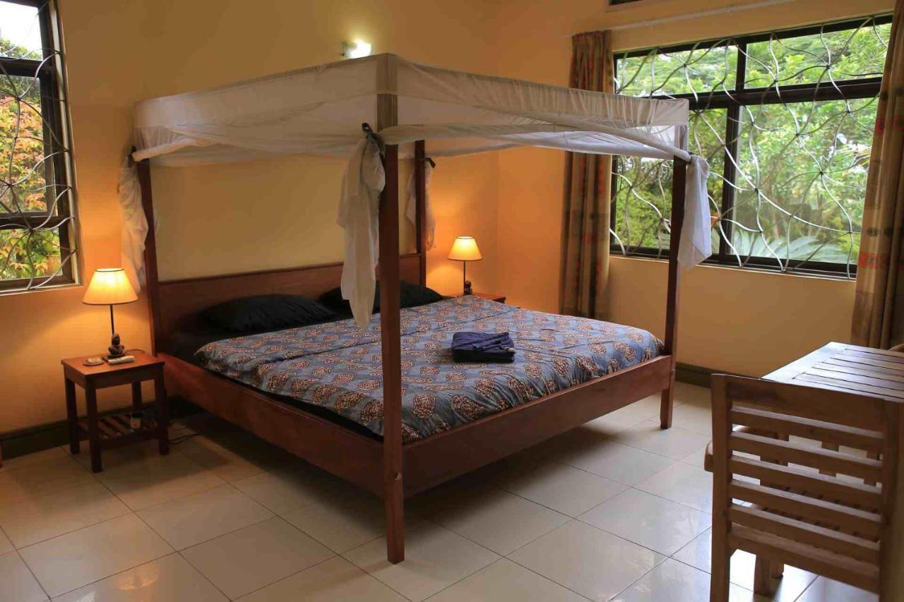 אנטבה Bluemonkey Guesthouse מראה חיצוני תמונה