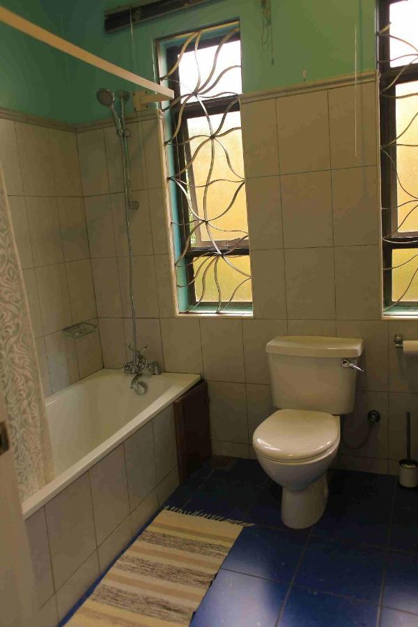 אנטבה Bluemonkey Guesthouse מראה חיצוני תמונה