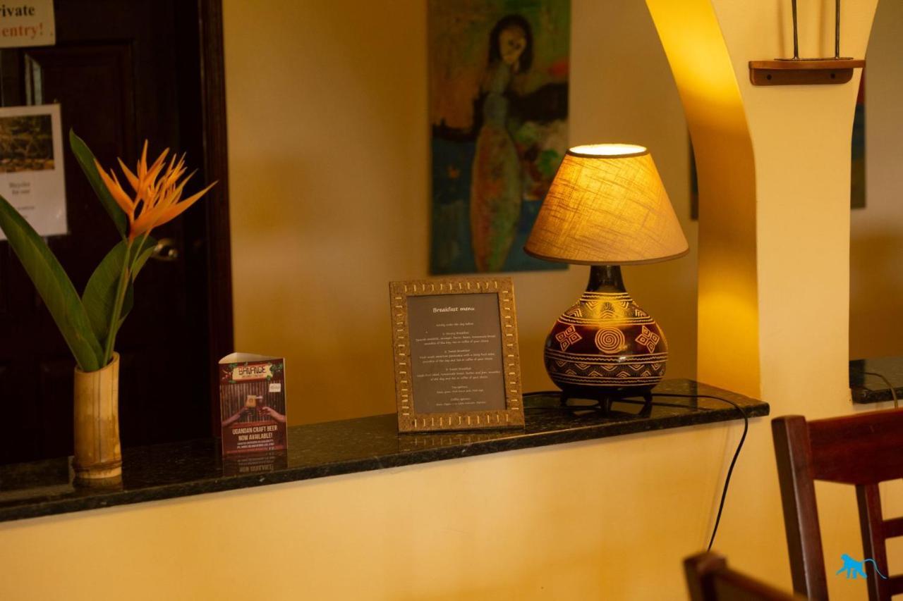 אנטבה Bluemonkey Guesthouse מראה חיצוני תמונה