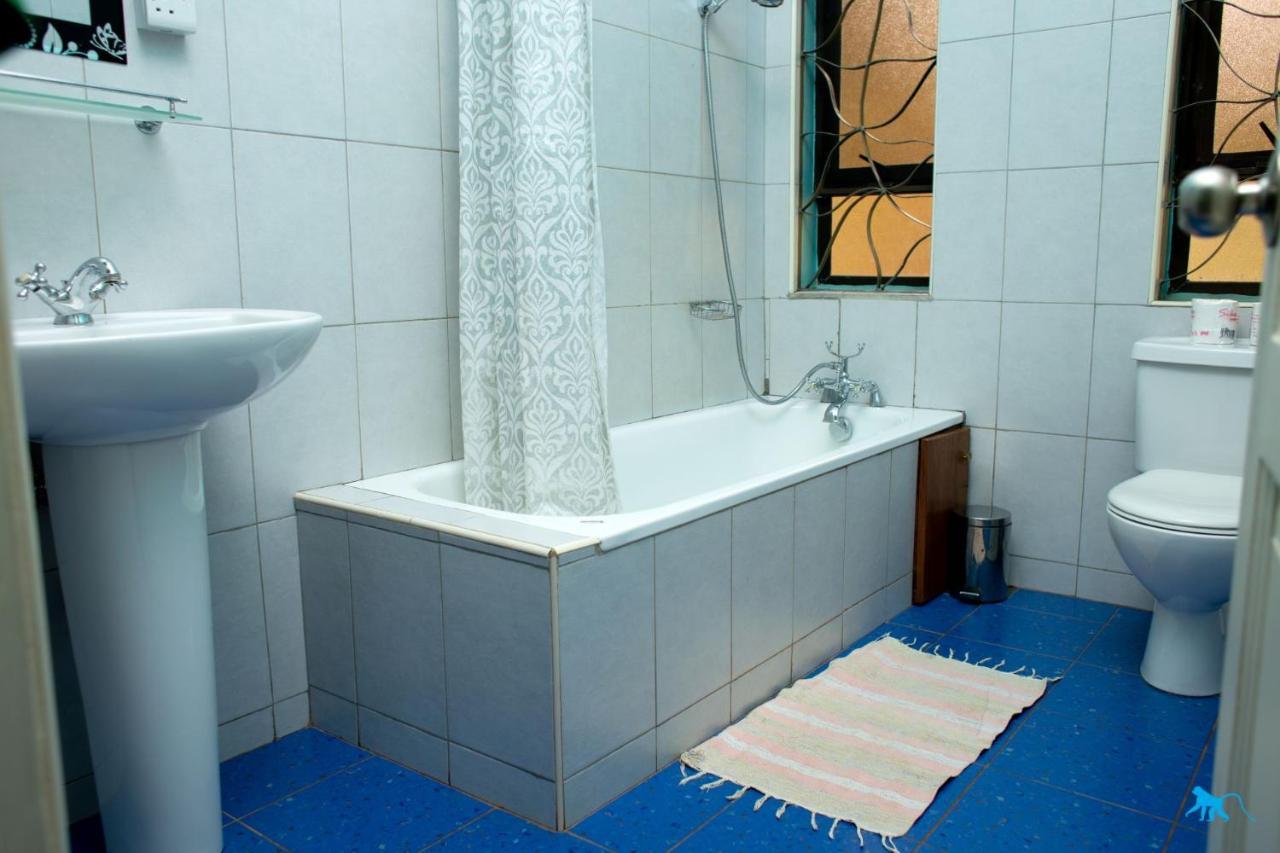אנטבה Bluemonkey Guesthouse מראה חיצוני תמונה