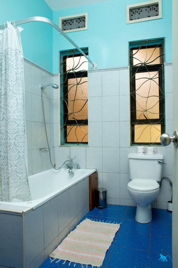 אנטבה Bluemonkey Guesthouse מראה חיצוני תמונה